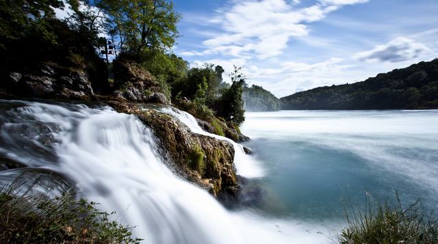 https://d3r8gwkgo0io6y.cloudfront.net/upload/rhine falls.jpg